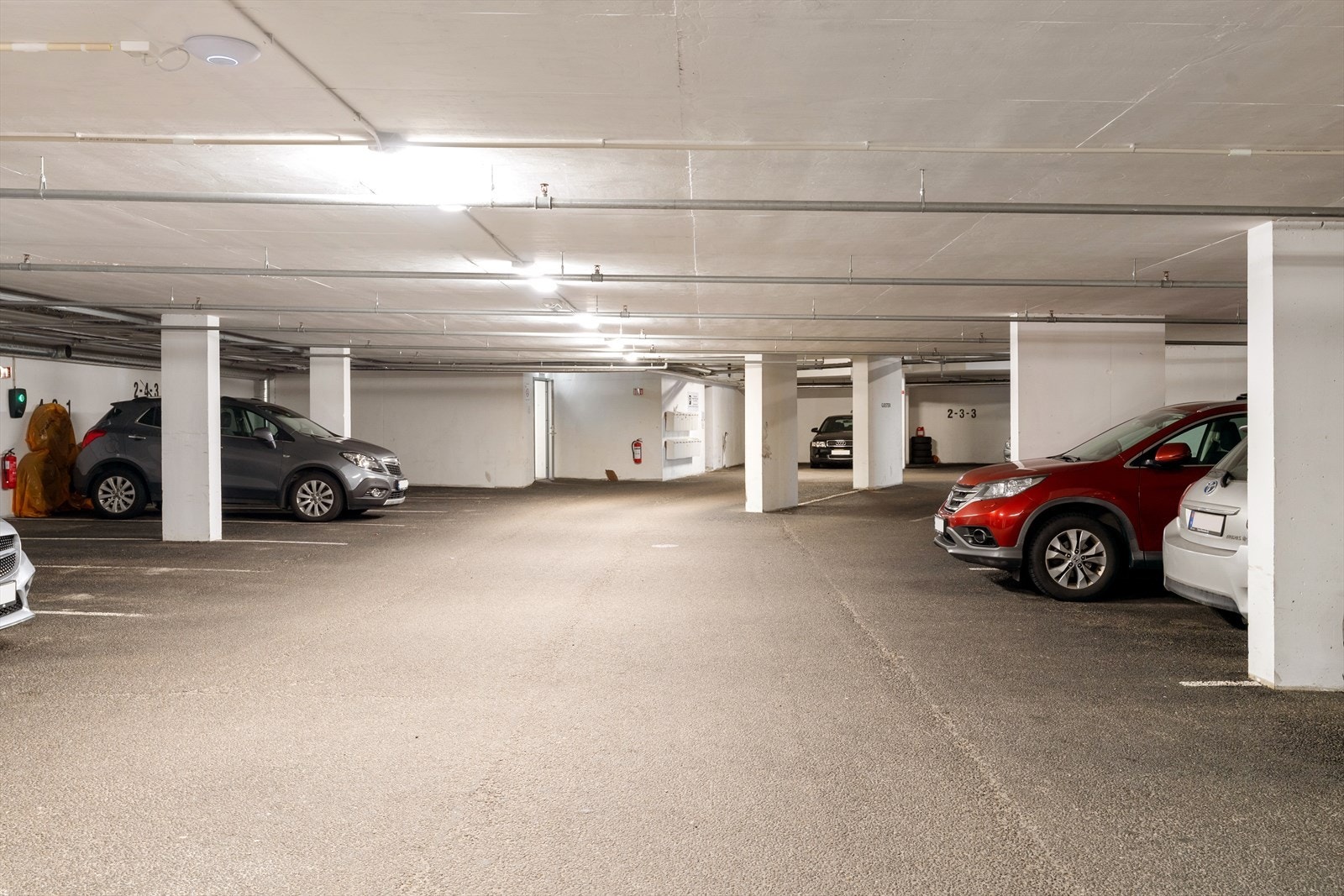 Parkering i lukket garasjeanlegg. Galleribilde