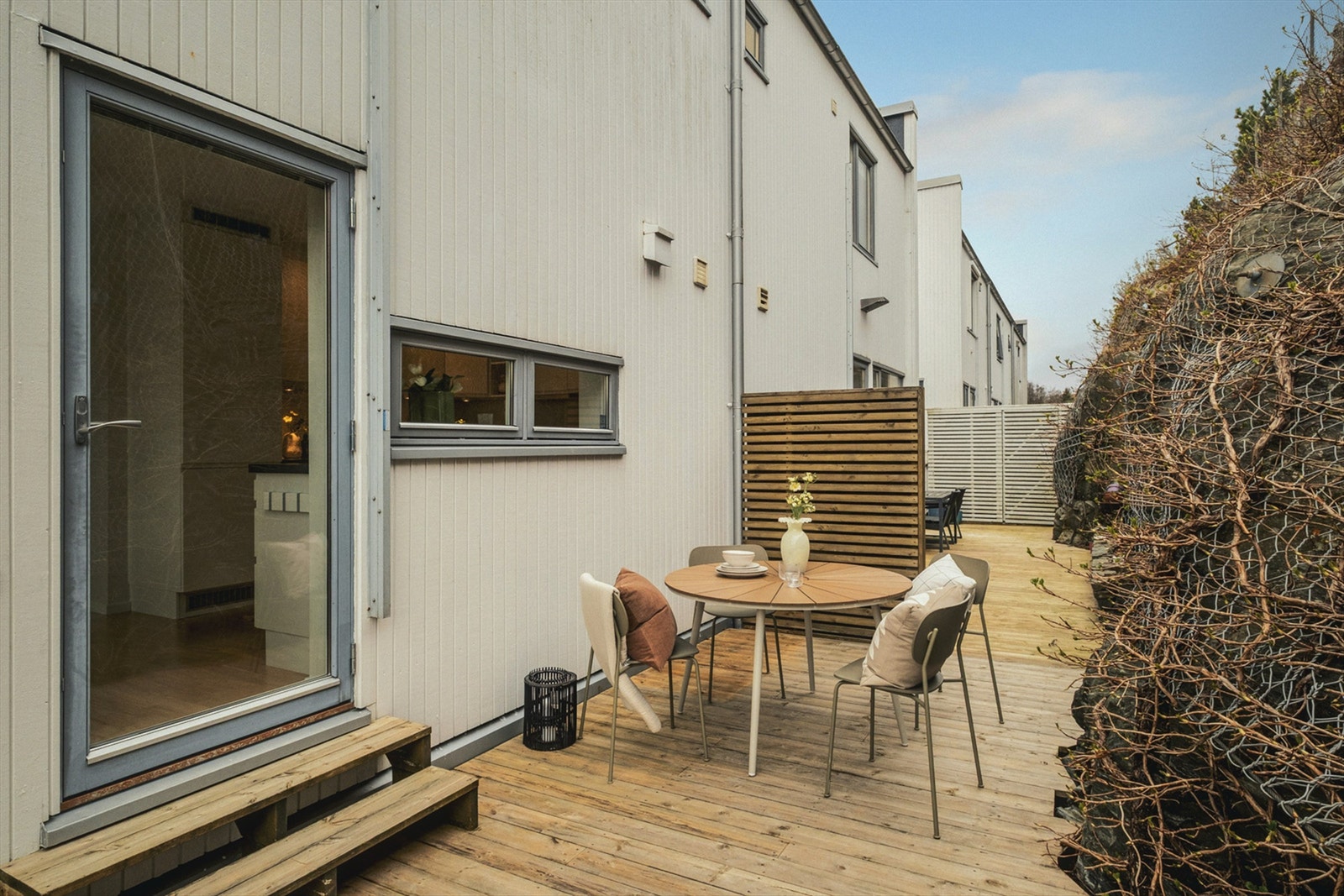 Terrassen er på 16 m2 og her er det utvendig stikkontakt Galleribilde