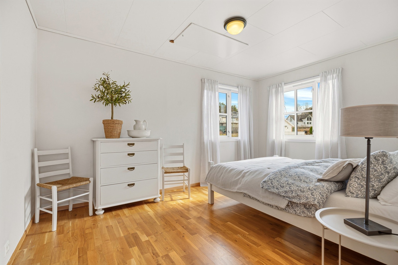 Soverommet har en god størrelse og fremstår som lyst, rolig og lett å innrede. Galleribilde