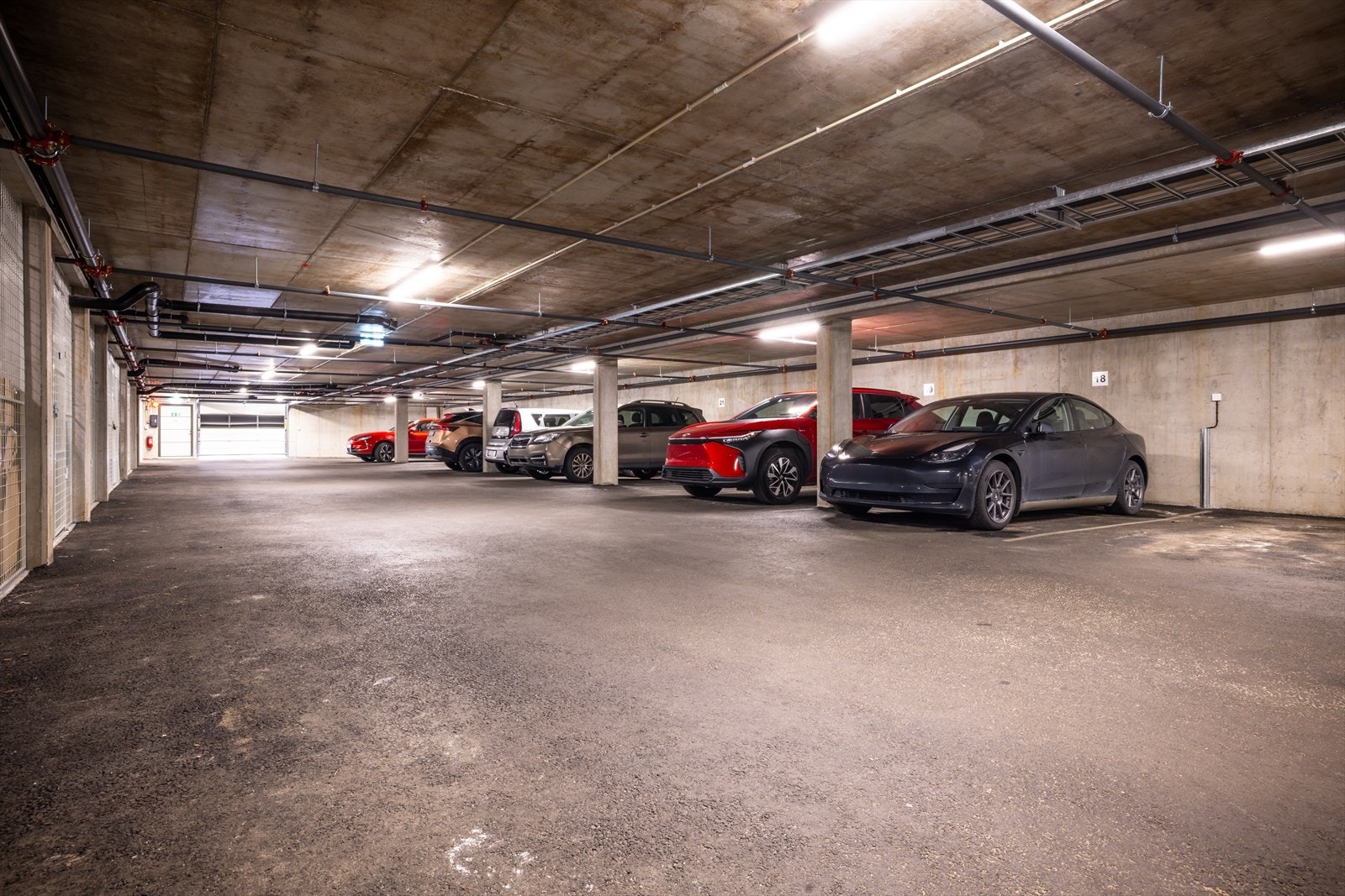 Egen parkeringsplass i lukket garasjeanlegg Galleribilde