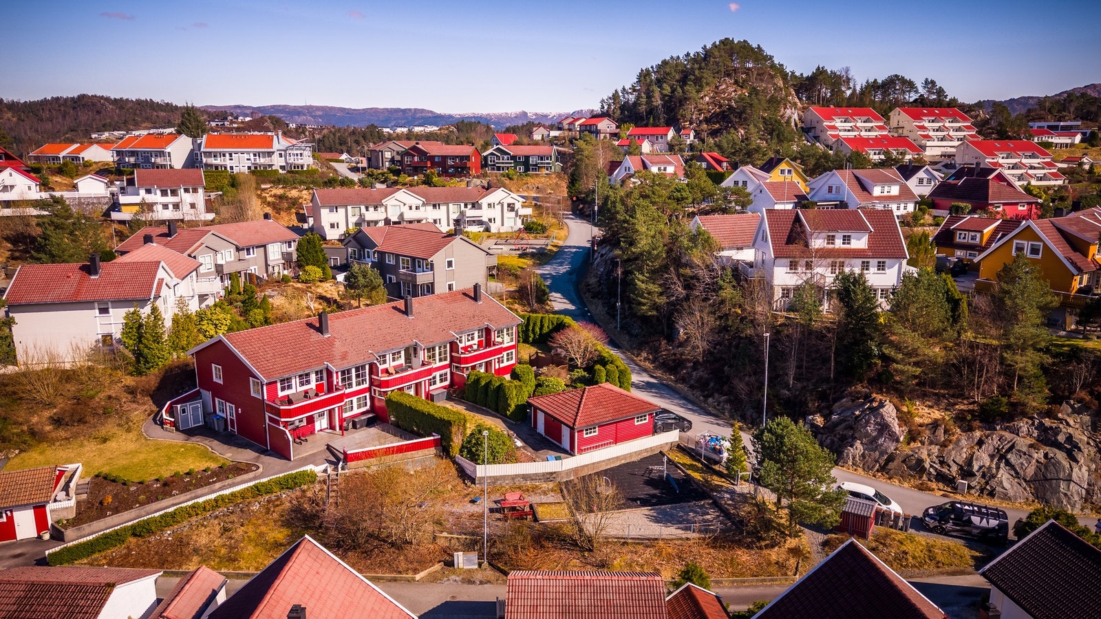 - Her bor man med gangavstand til barnehager, skoler og ungdomsskoler - Galleribilde