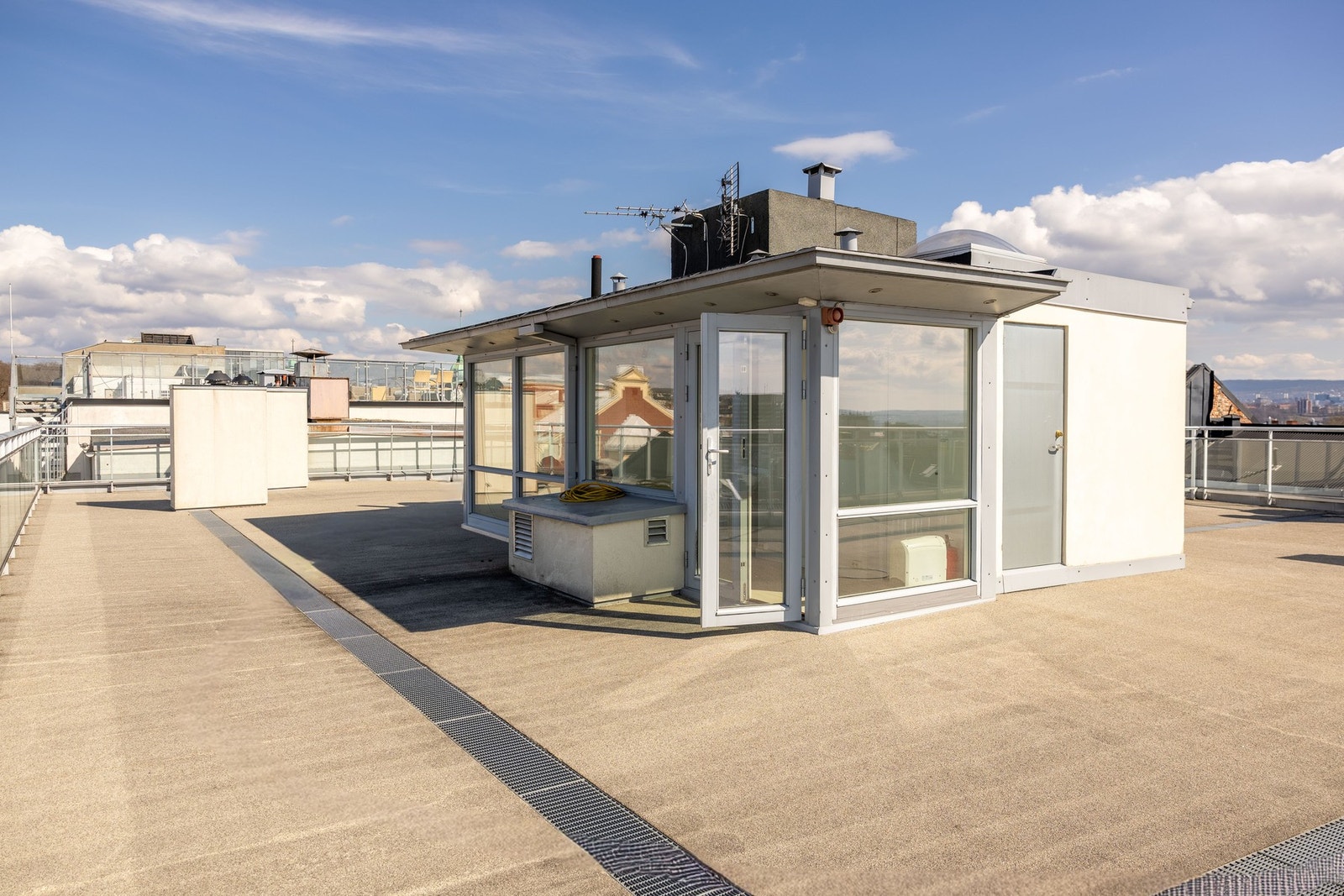 Borettslag med populær beliggenhet samt stor felles takterrasse. Galleribilde