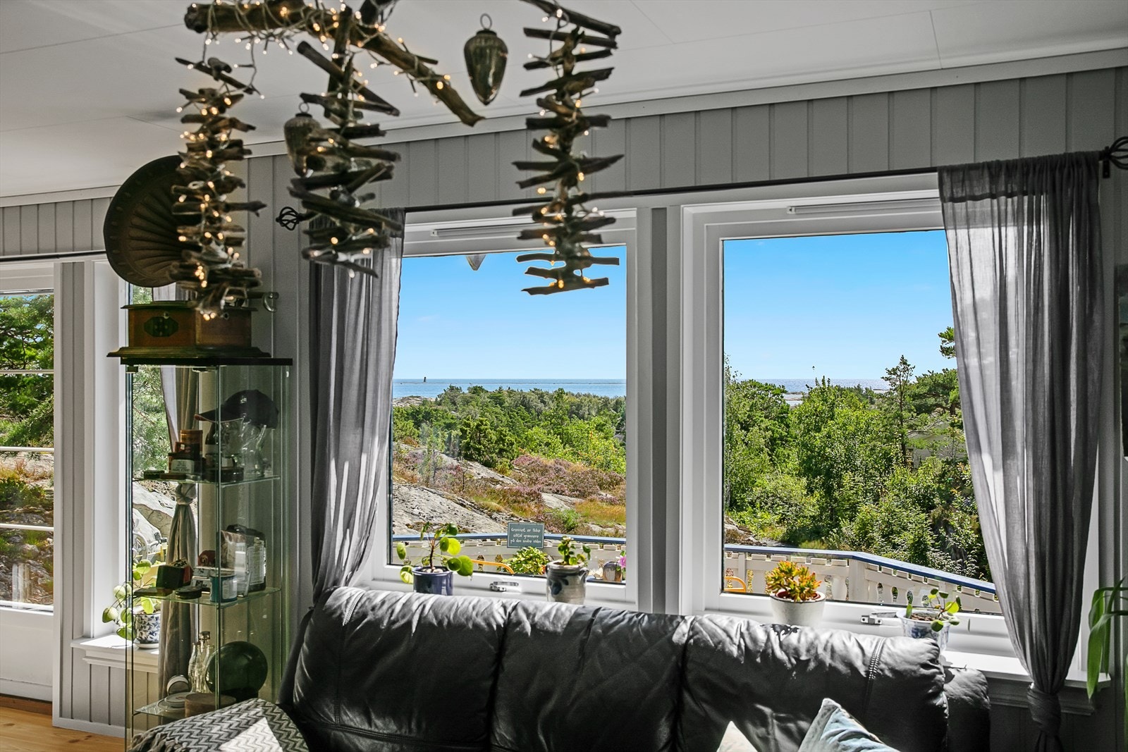 Fra stuen er det utgang til sydvendt veranda med svært gode solforhold. Galleribilde