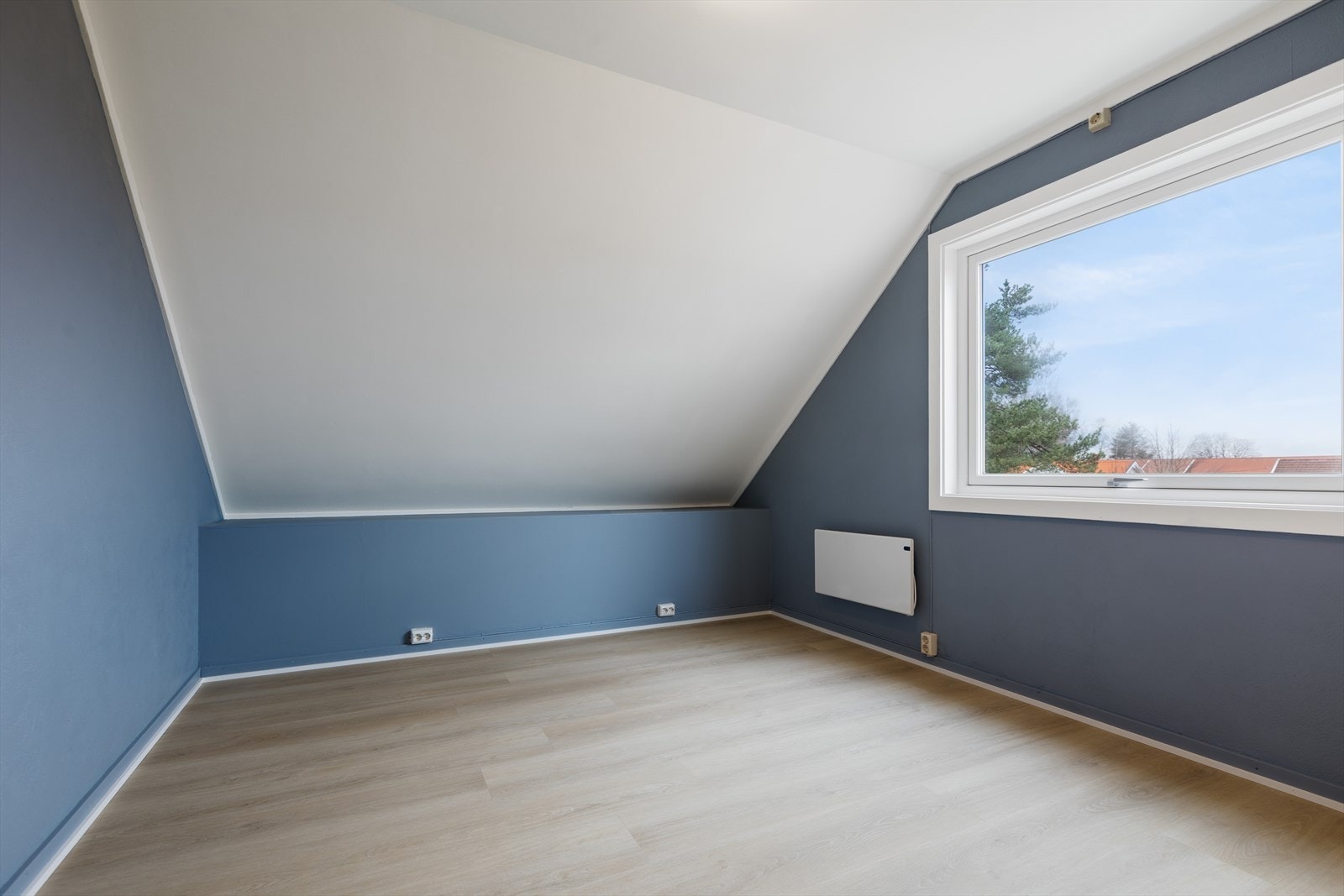 Soverom 3 har nymalte overflater og nytt laminatgulv. Galleribilde