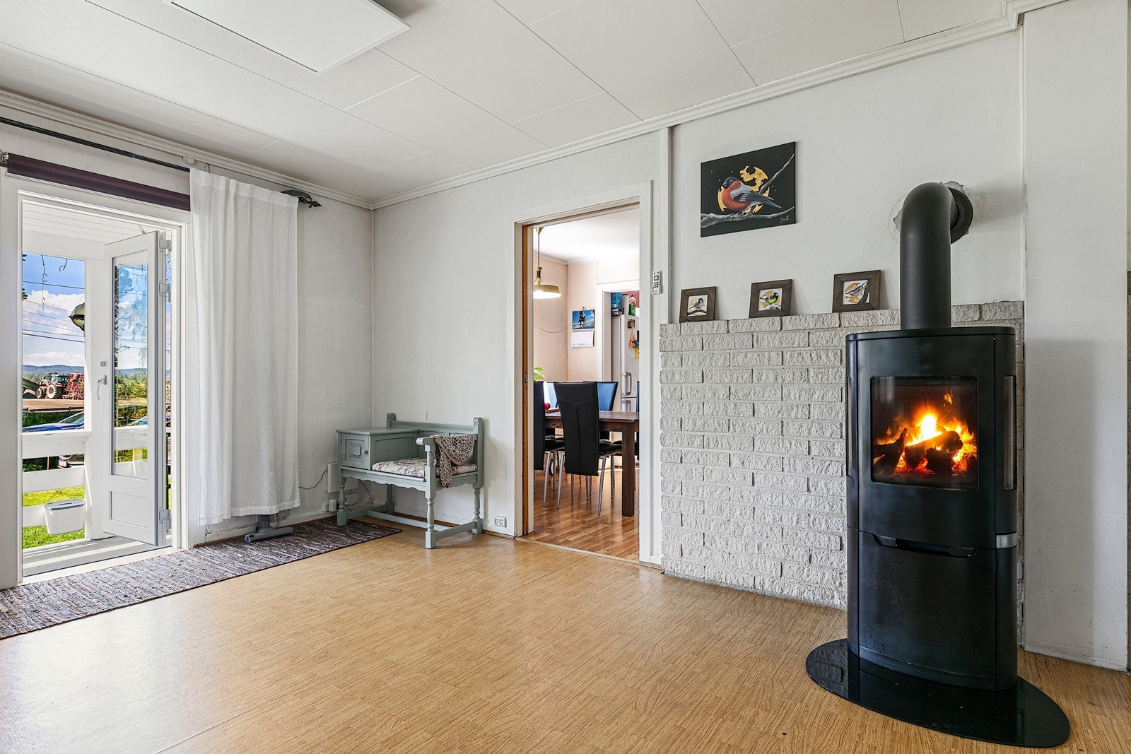 Vedovn bidrar med jevn varme og skaper et behagelig innemiljø. Galleribilde
