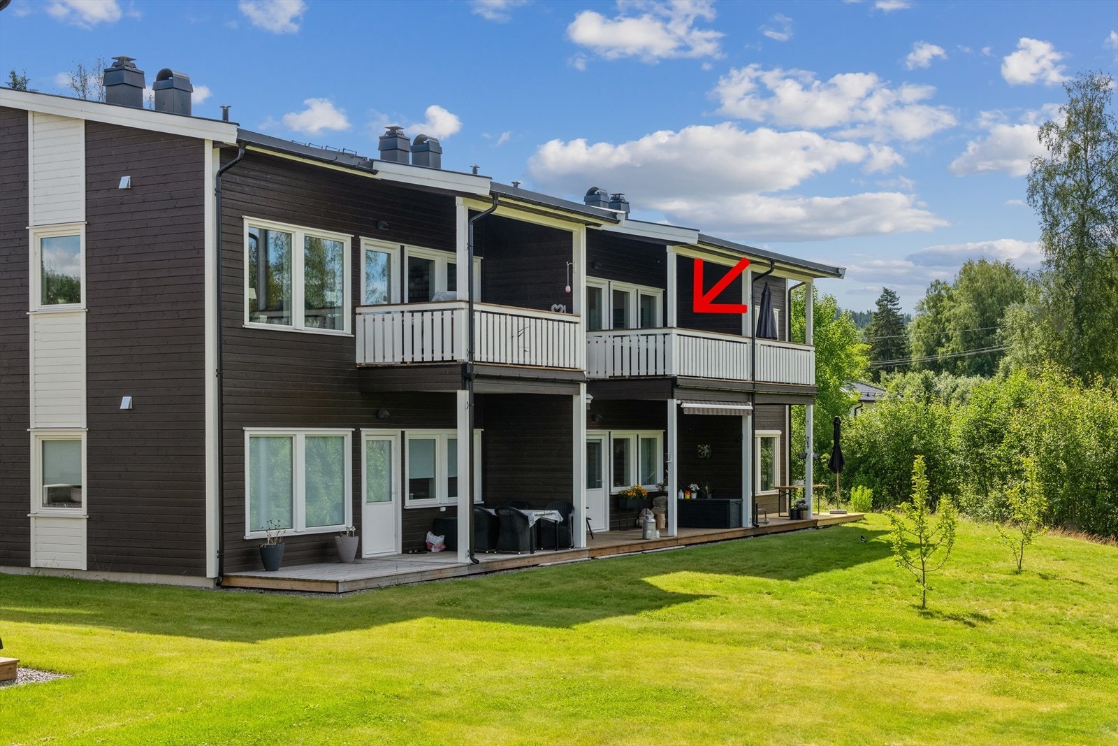 Flott og moderne leilighet i andre etasje. Galleribilde