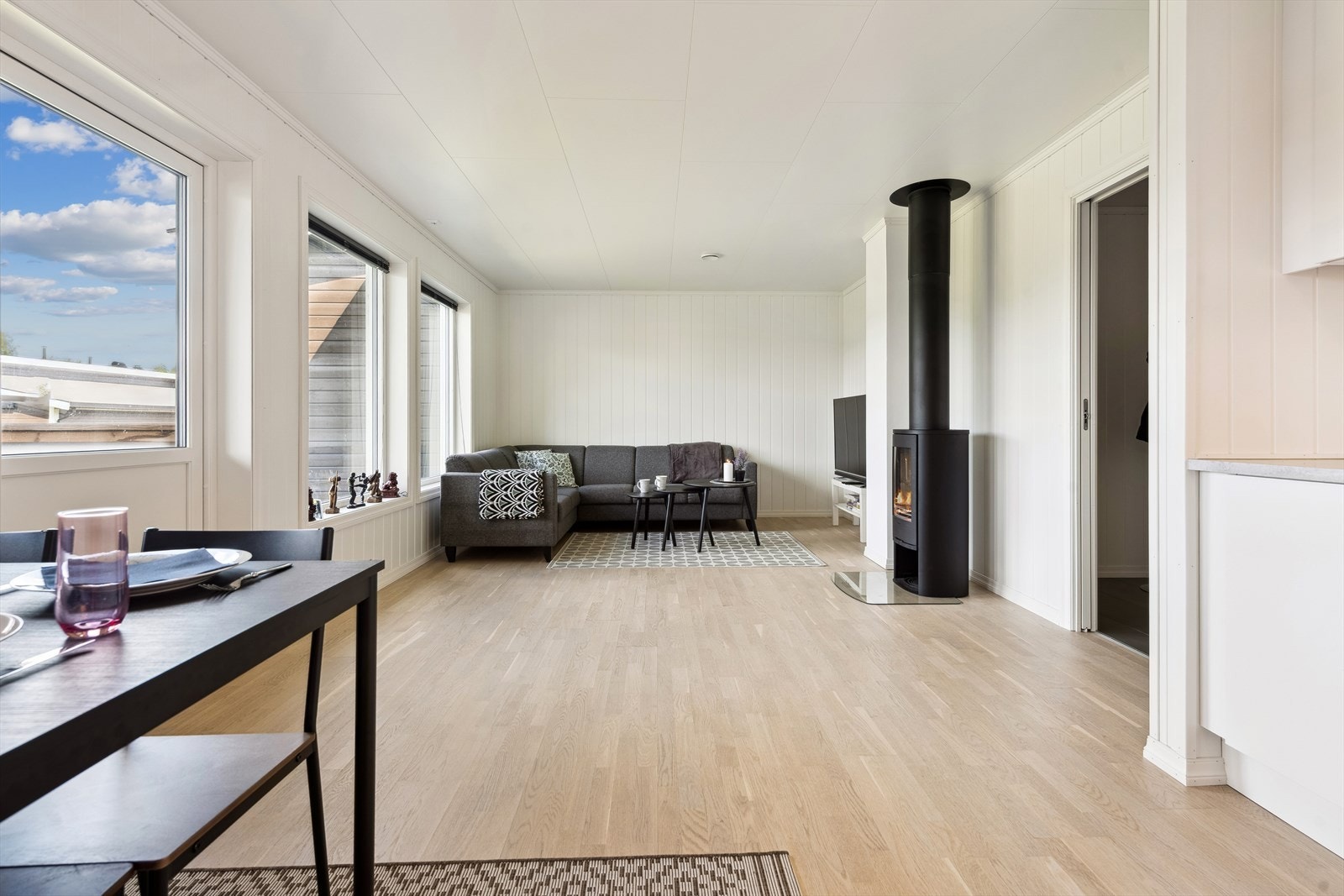 Lys og trivelig stue med gode innredningsmuligheter. Galleribilde