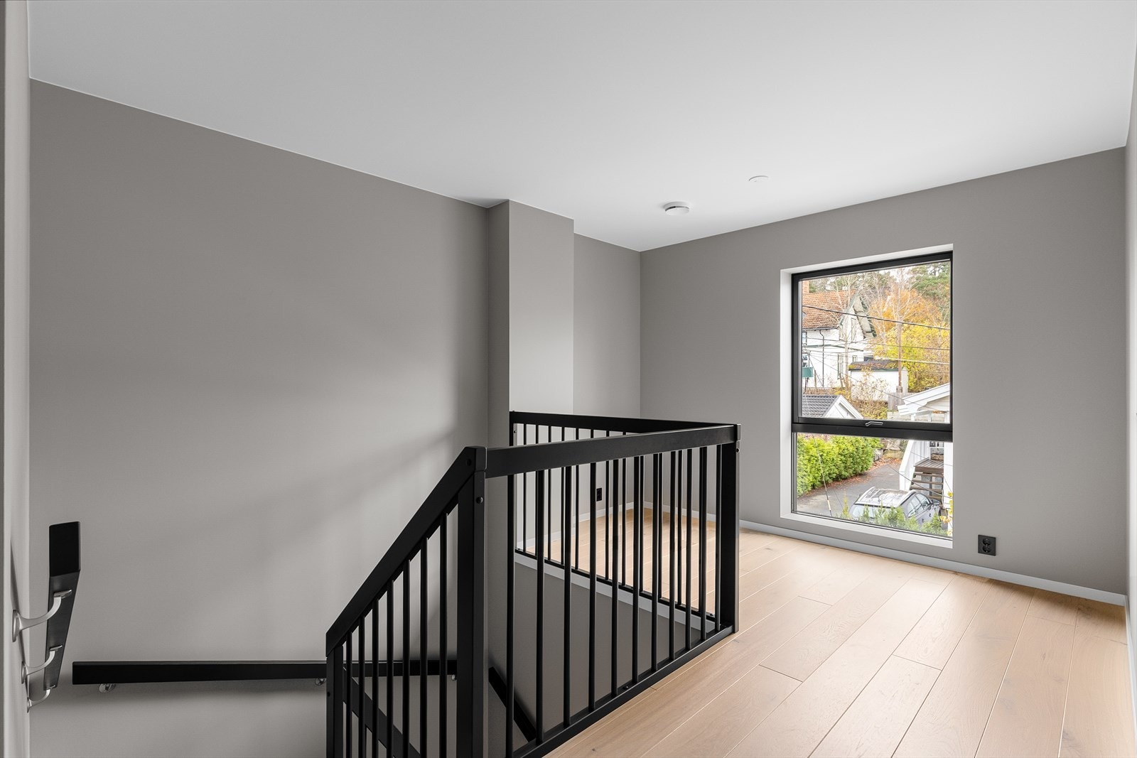 Trappegang opp til 2 etasje med fine detaljer. Galleribilde