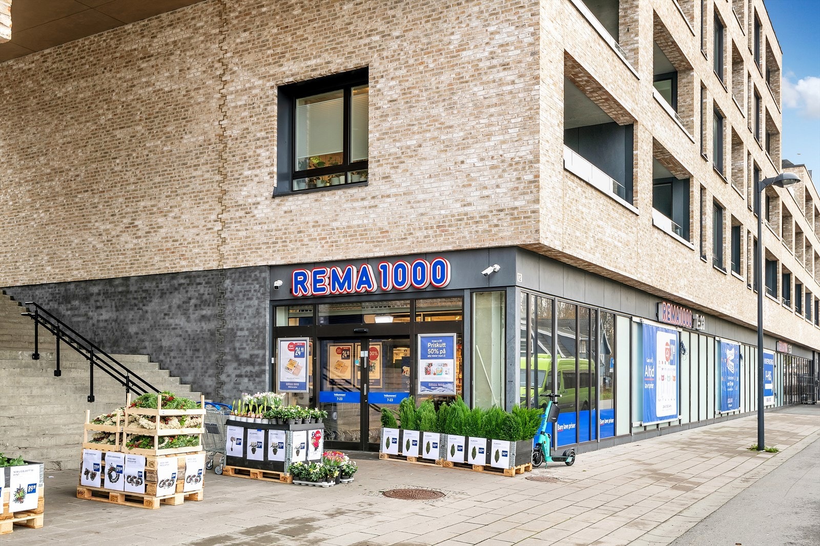 REMA 1000 Lørenskog Stasjonsby ligger like ved. Galleribilde