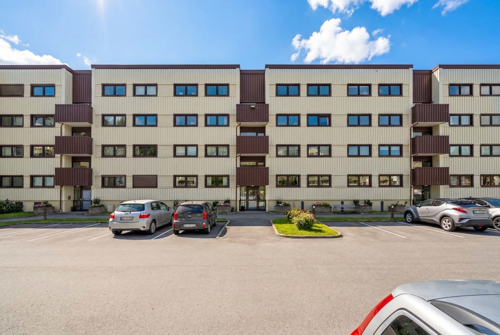Borettslaget har nylig tatt i bruk digital løsning for gjesteparkering - informasjon og pålogging finnes på portalen og på styretavlen i hver oppgang. Galleribilde