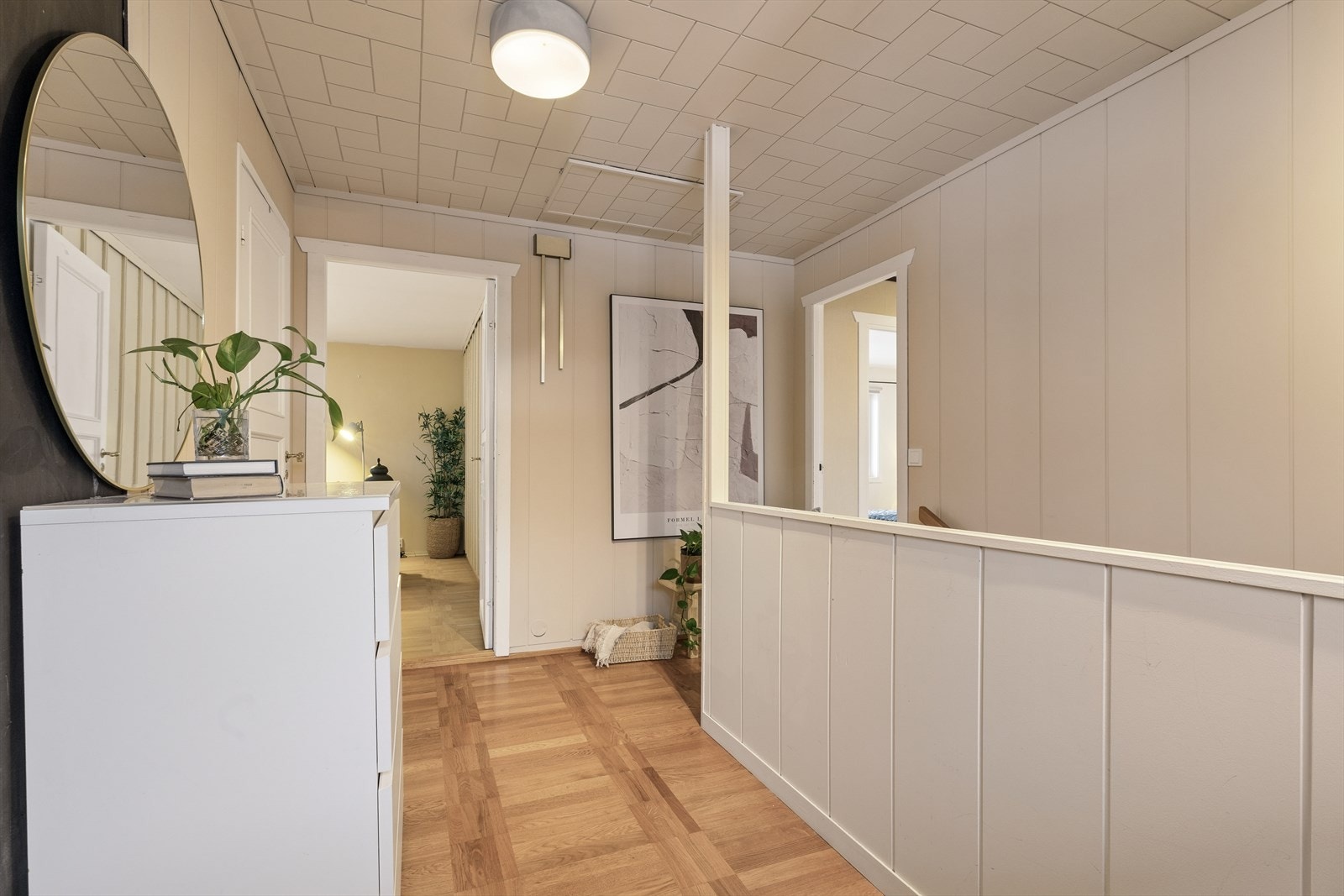En gang adskiller soverommene fra de sosiale sonene, noe som gir en rolig og privat atmosfære. Galleribilde