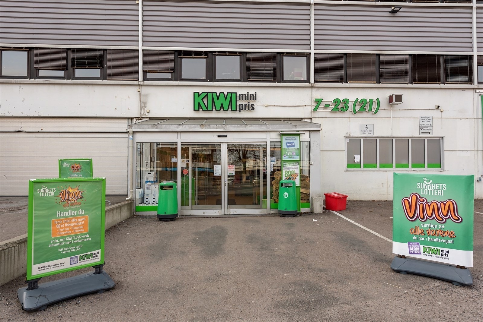 Daglige innkjøp kan enkelt gjøres på KIWI eller Rema 1000 i nærområdet. Galleribilde