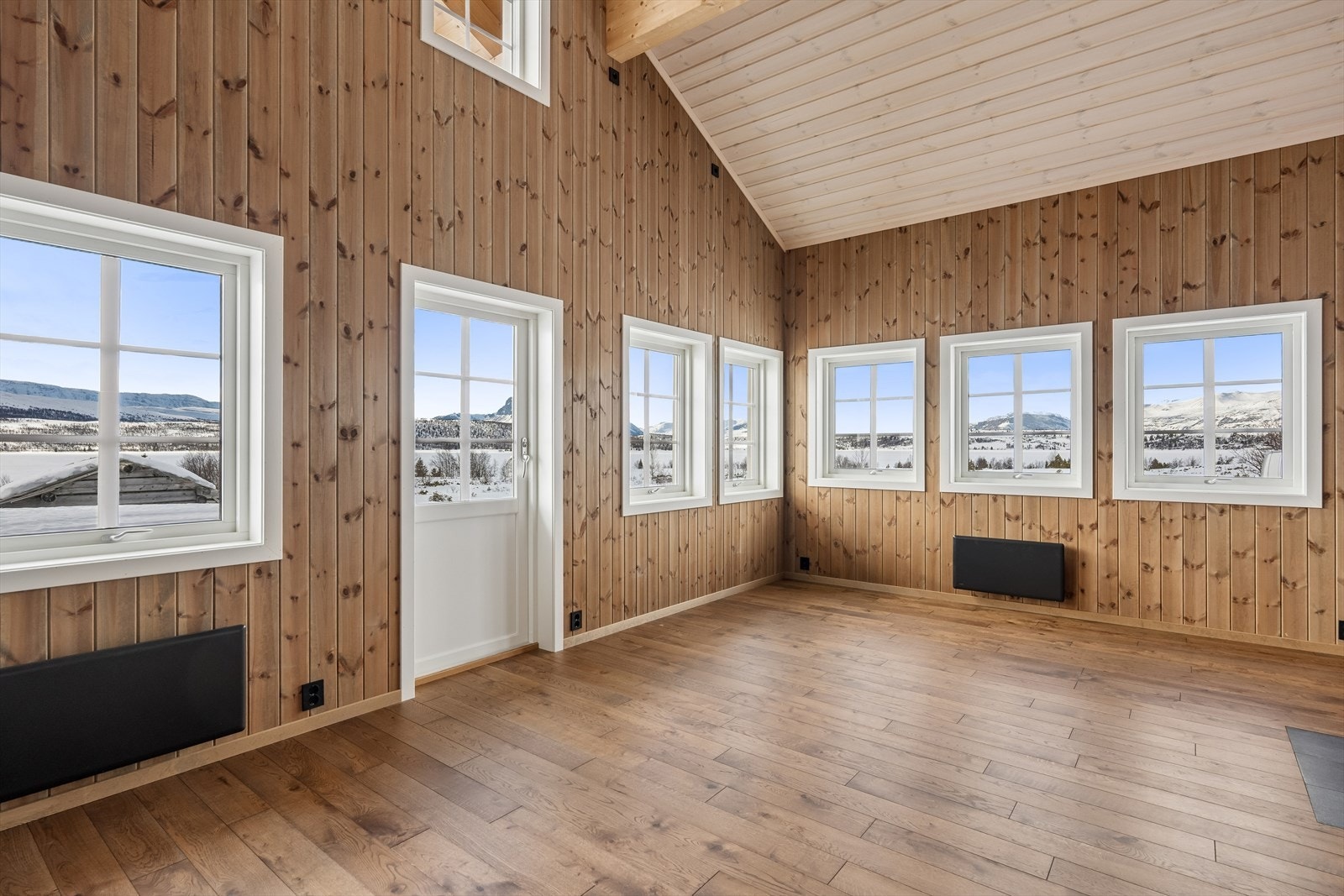 Tenk å kunne nyte gode dager med en slik vid og vakker utsikt! Galleribilde