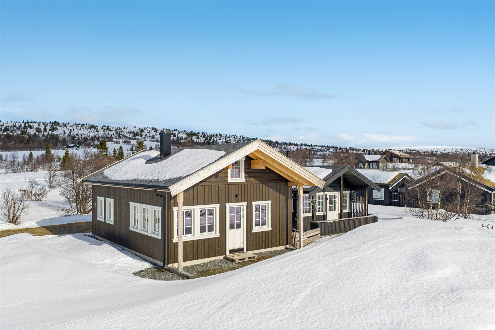 Om vinteren finner man velpreparerte skiløyper ca. 150 meter fra eiendommen. Disse er tilknyttet et stort løypenett med flotte løyper til både Vaset og Nøsen. Galleribilde