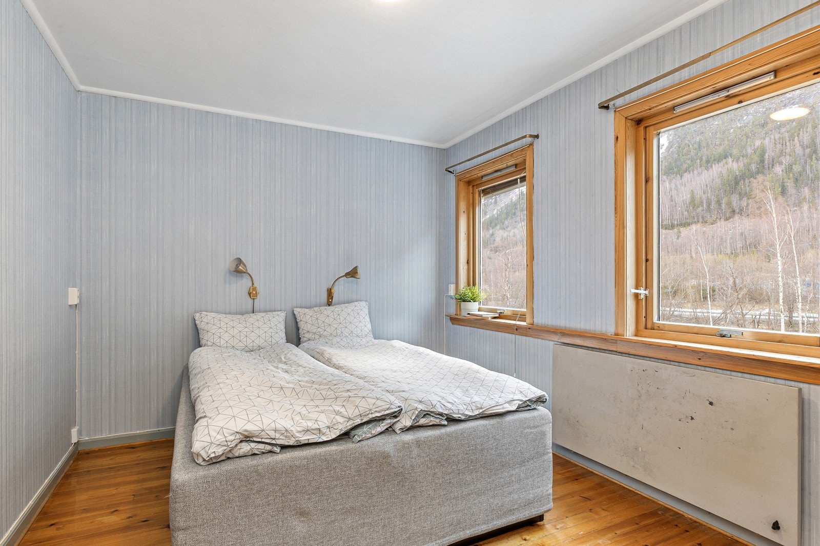 Boligen har i alt 3 soverom, disse befinner seg i 2. etasje (soverom 1) Galleribilde