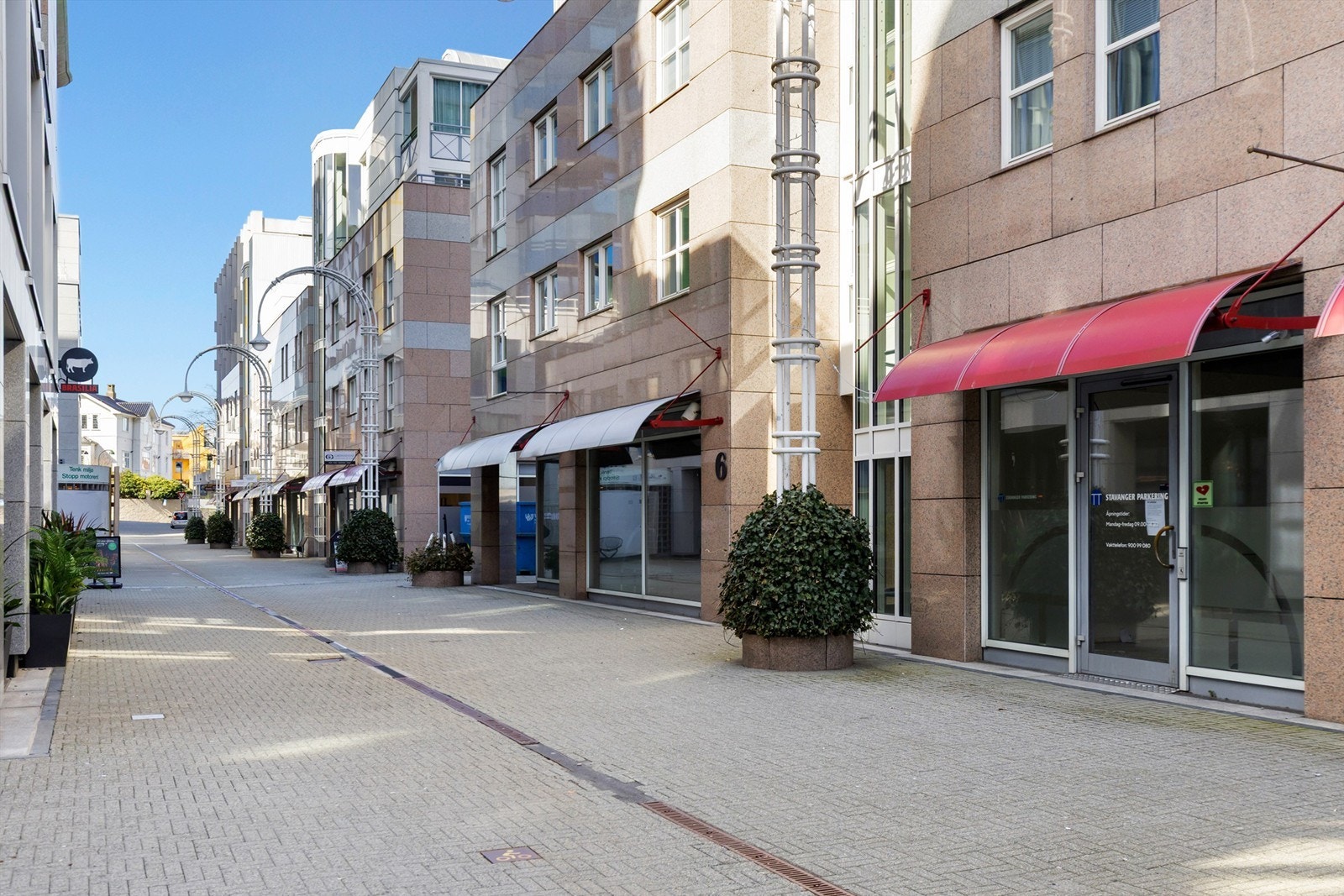 Gaten er i utvikling med nye serveringssteder og butikker, som Matmagasinet og Coop Prix, på vei inn. Galleribilde