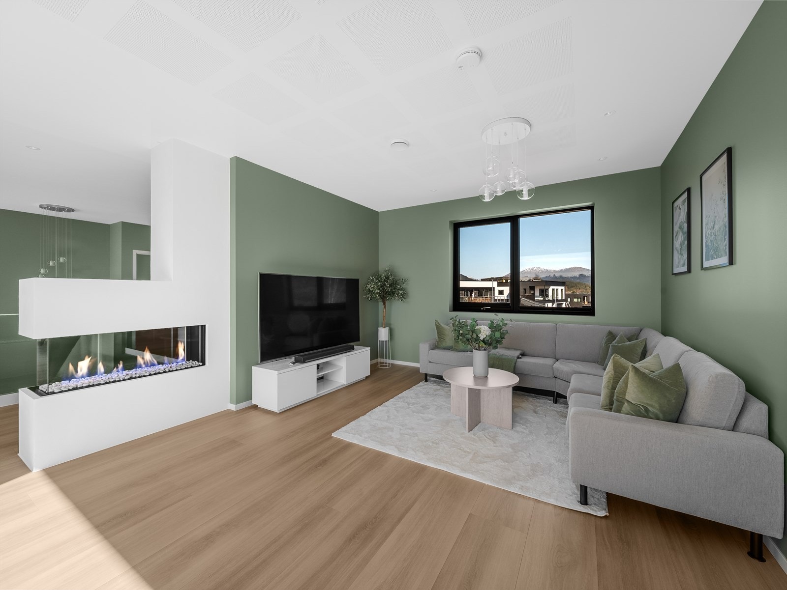 Gulvene er belagt med pent 1-stavs laminatgulv og veggene er malt i en behagelig fargetone. Galleribilde