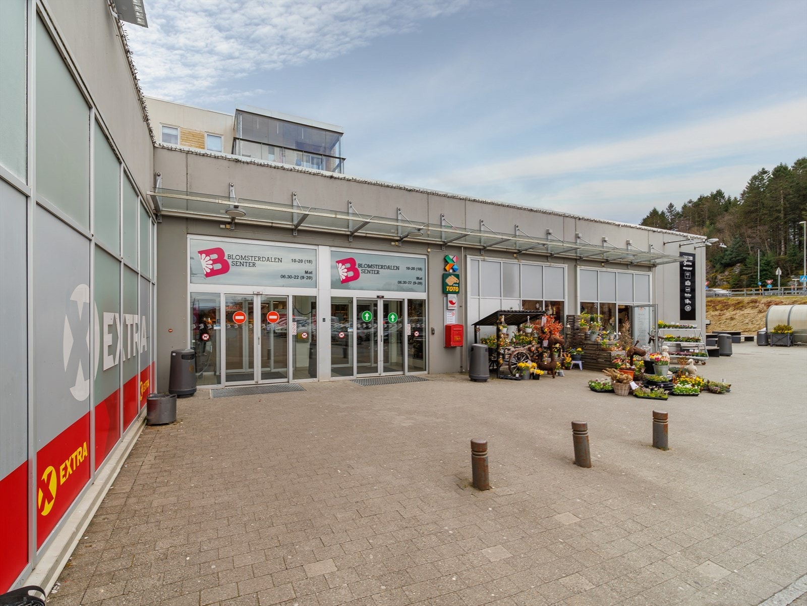 Her bor du virkelig i "hjertet" av Blomsterdalen. Snakk om en praktisk tilværelse! Galleribilde