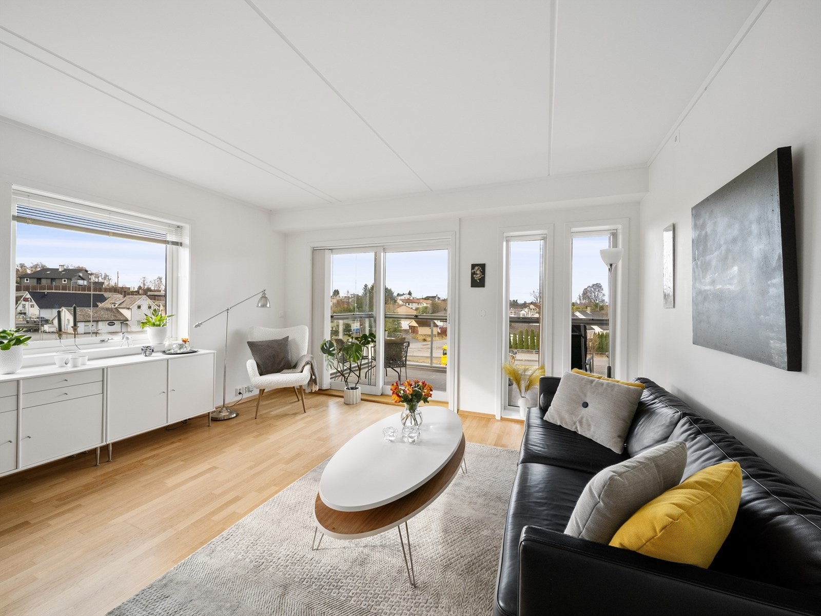 Det rause gulvarealet gjør det lett å møblere i ulike soner. Galleribilde