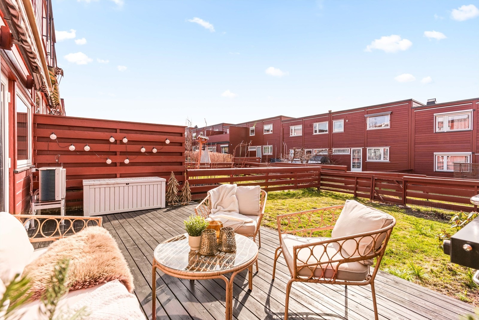Her er det god plass til en romslig sittegruppe, grill og beplantning. Galleribilde