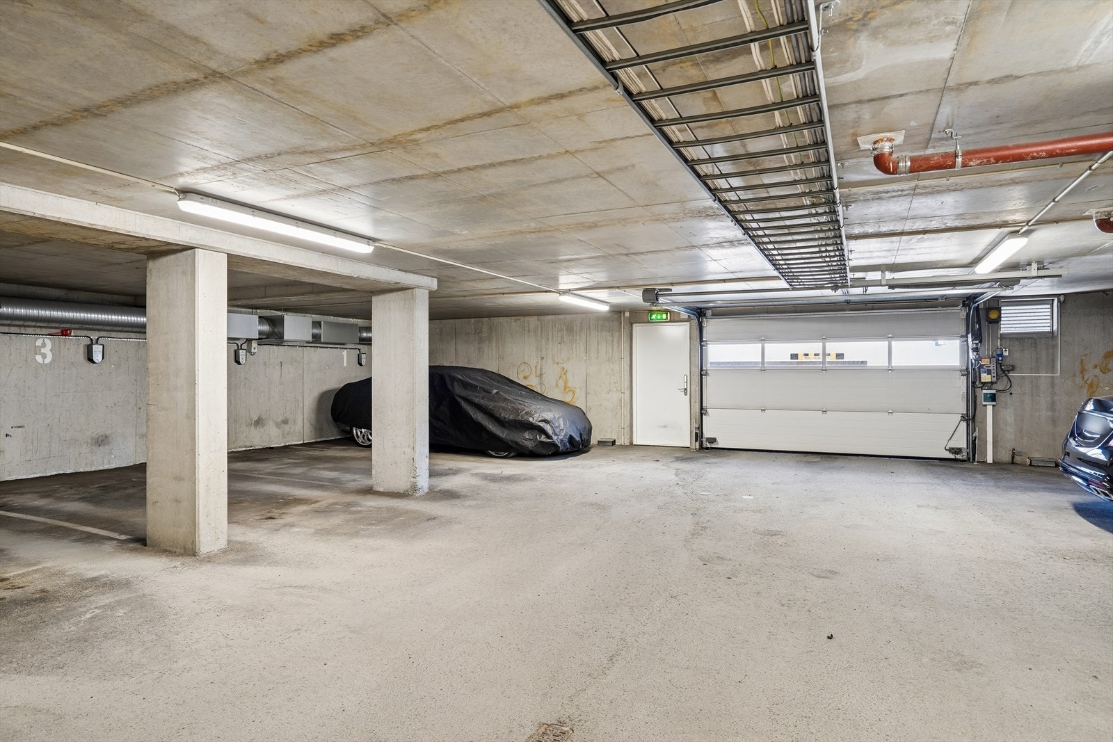 Det medfølger parkeringsplass i p-kjeller med opplegg for el-bil lading. Galleribilde