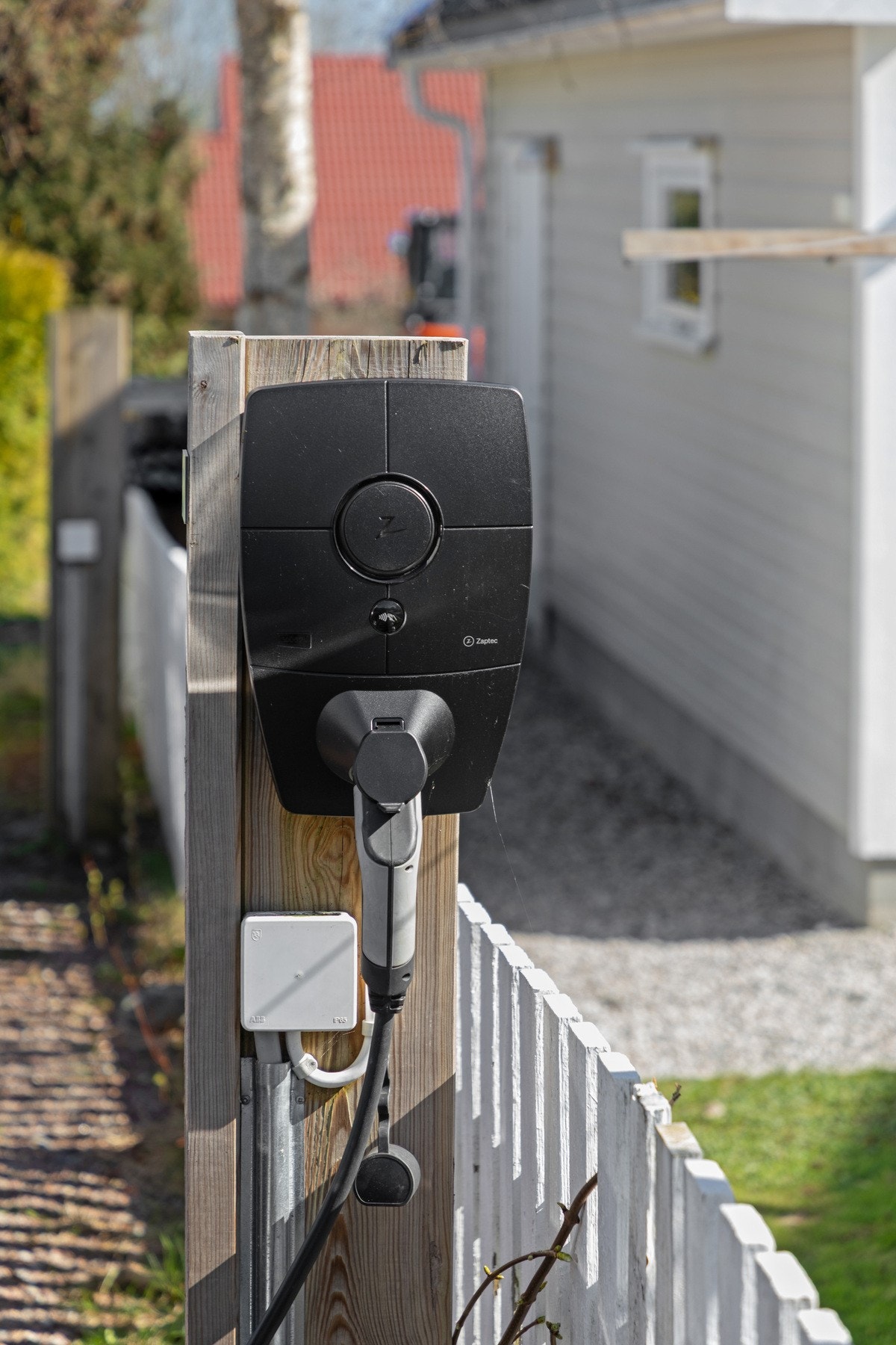 Det medfølger egen parkeringsplass med installert elbillader. Galleribilde