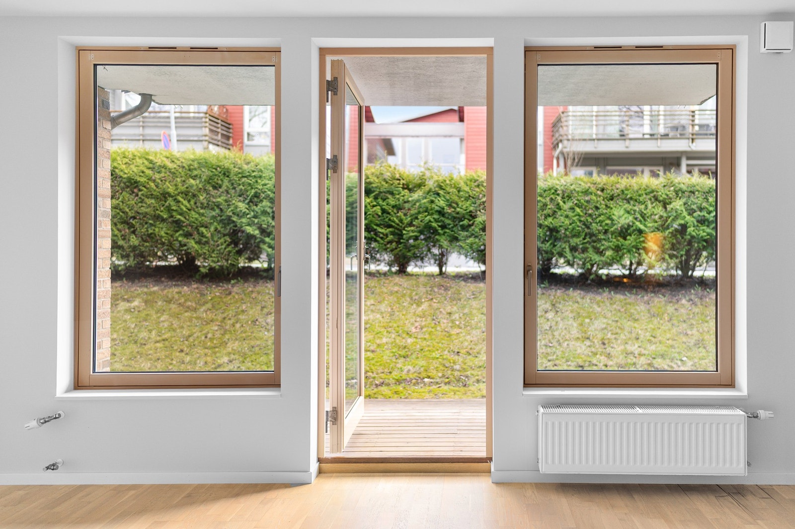Store vindusflater bidrar til rikelig med naturlig lysinnslip. Galleribilde