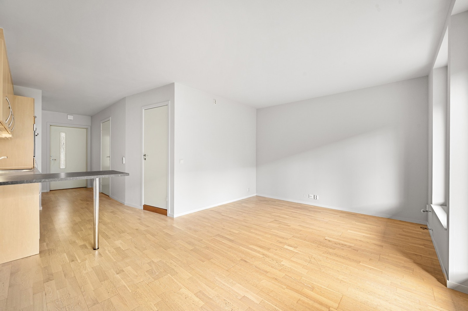 Hele leiligheten er malt i moderne og nøytrale farger. Galleribilde