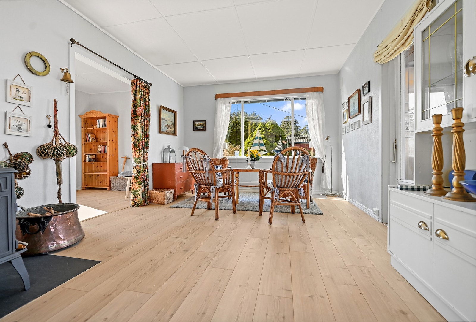 Det er sjøglimt fra deler av stuen. Galleribilde