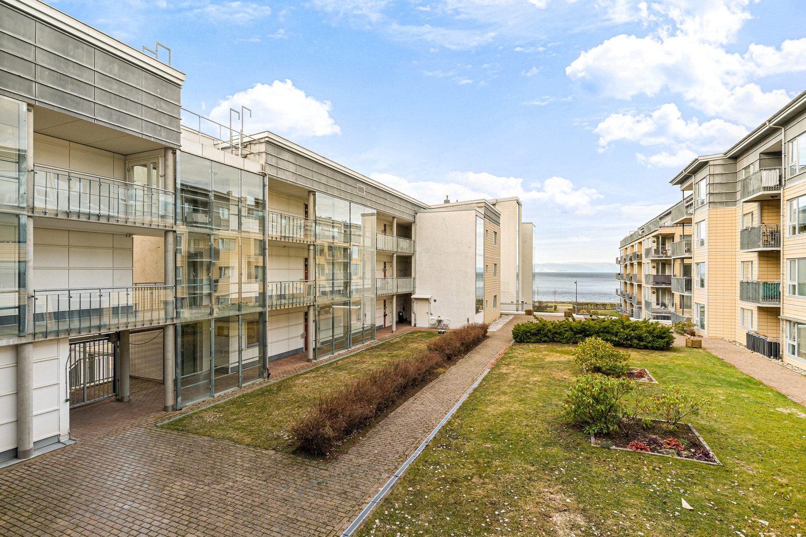 Området byr på en kombinasjon av urbane kvaliteter og nærhet til sjø og turområder. Galleribilde