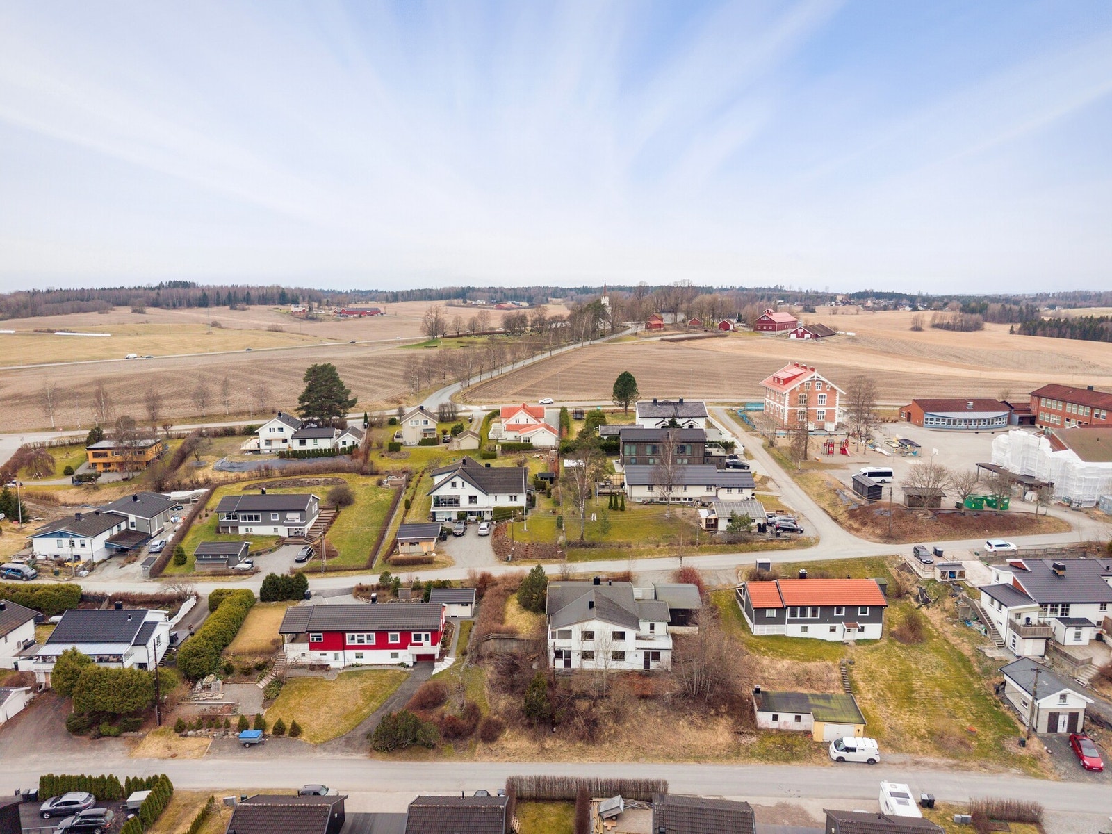 Her bor du med nærhet til barnehage, skoler, dagligvare og idrettsanlegg. Galleribilde