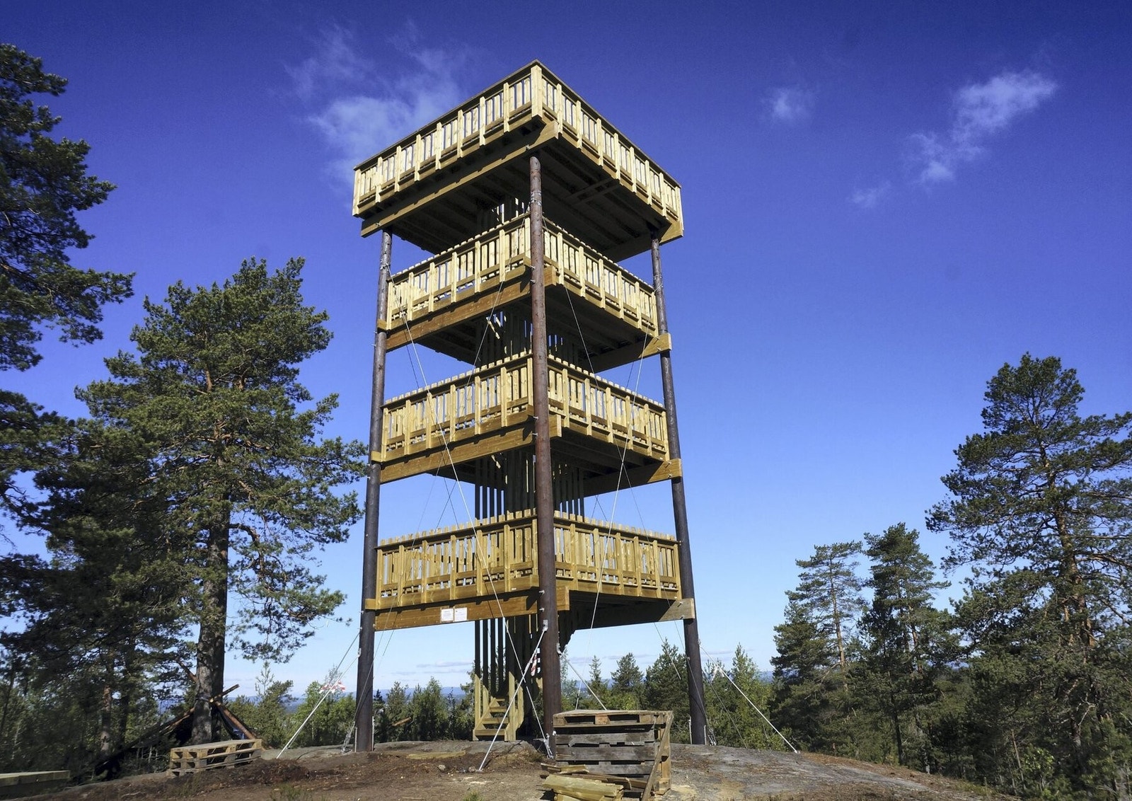 Hjellsåstårnet - flott utsiktspunkt og populært turmål året rundt. Galleribilde