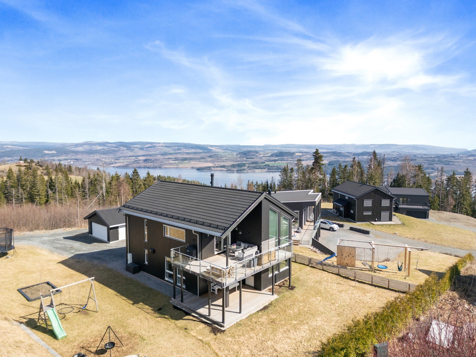 Velkommen til en moderne og gjennomført enebolig fra 2021! Galleribilde