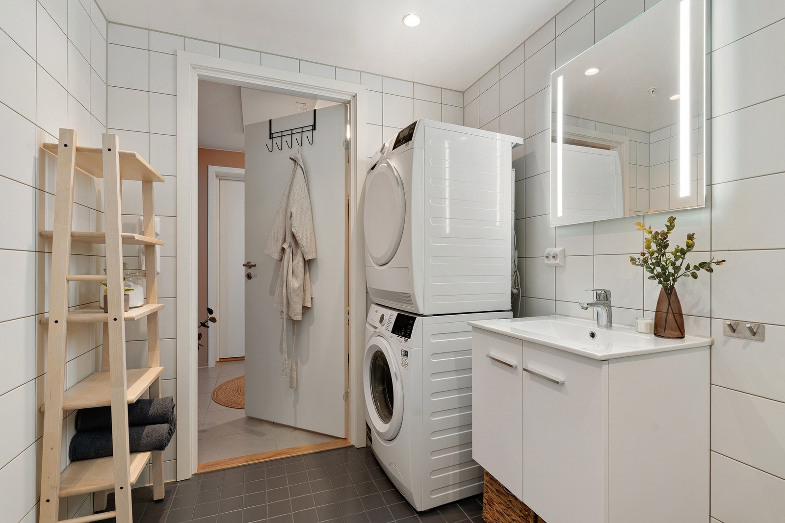 Utstyrt med opplegg til vaskemaskin. Galleribilde