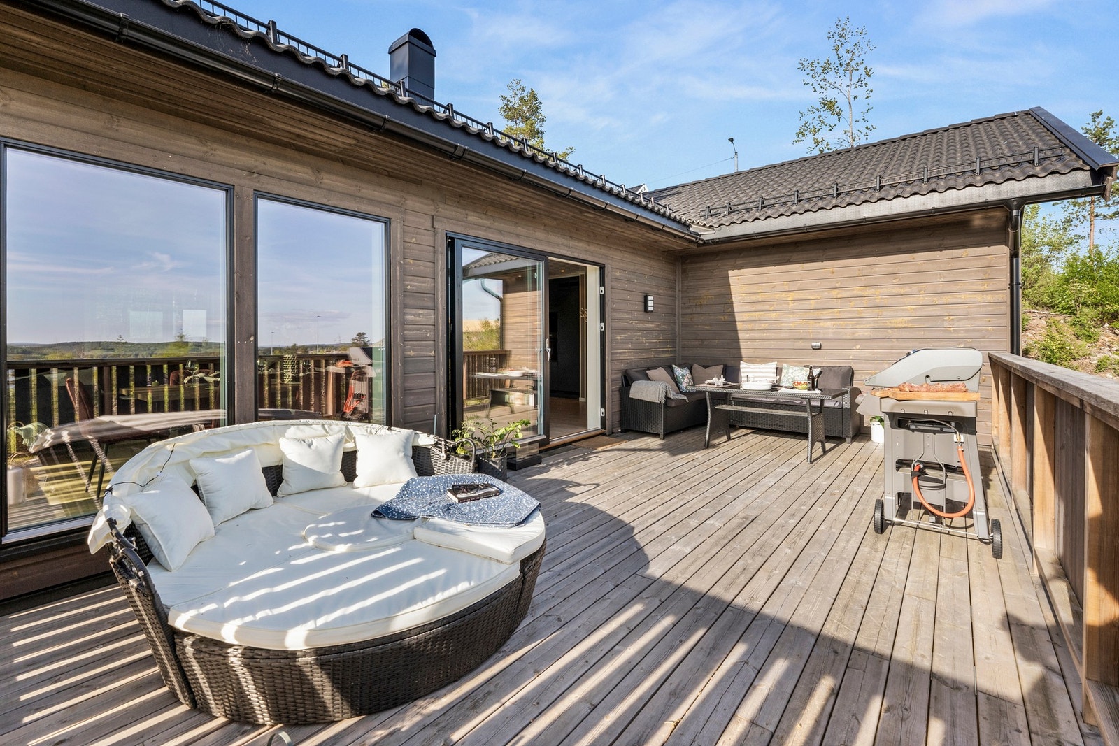 Herlig og solrik terrasse Galleribilde