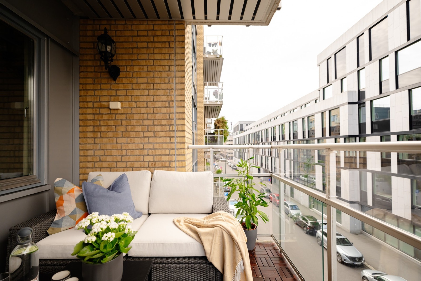 Her bor du på grensen mellom Gamle Oslo og Grünerløkka, og området fungerer som et spennende knutepunkt med gangavstand til flere ulike bydeler og fasiliteter. Galleribilde