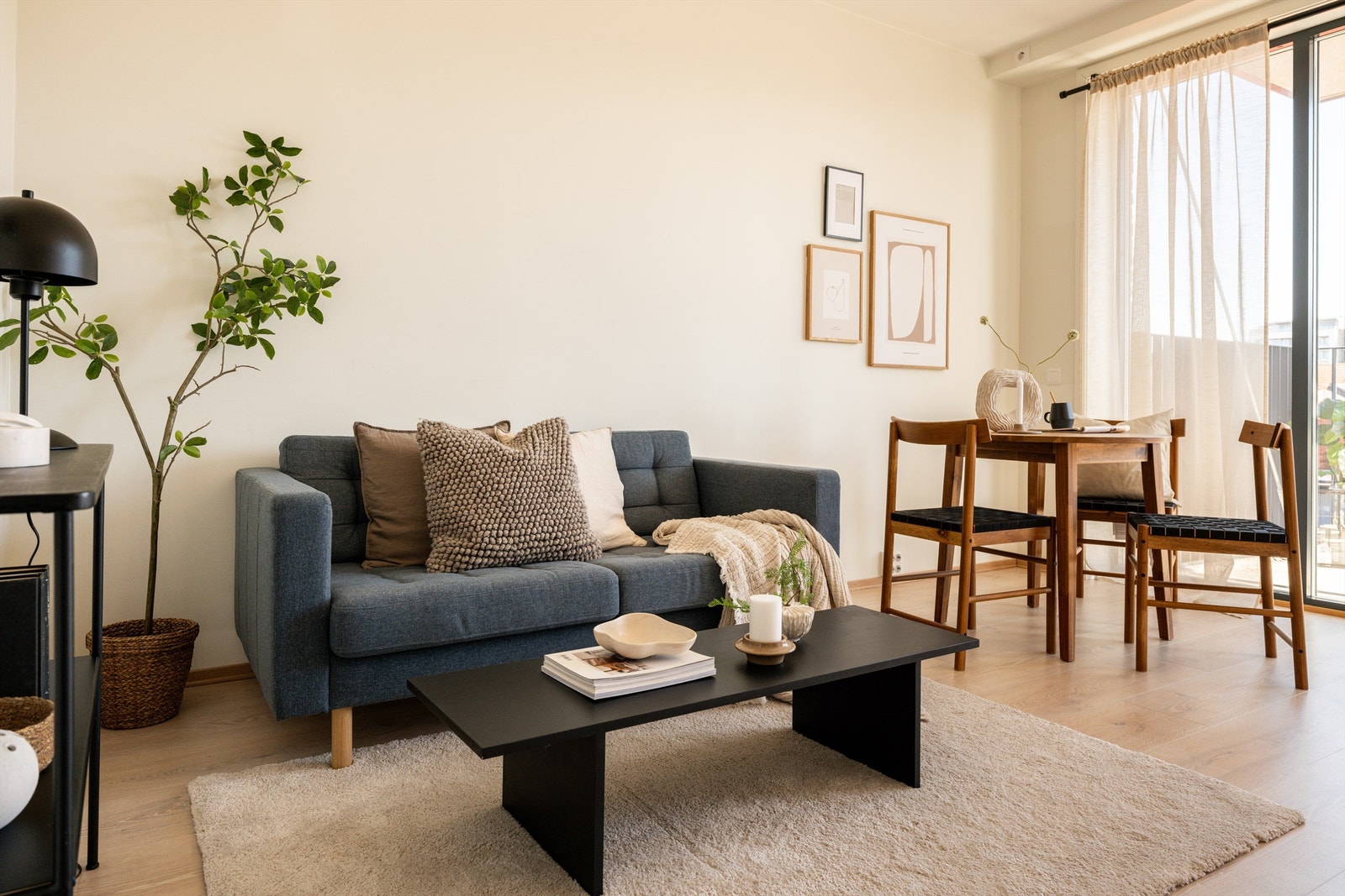 Det er balansert ventilasjon i boligen, noe som sikrer et godt inneklima. Galleribilde