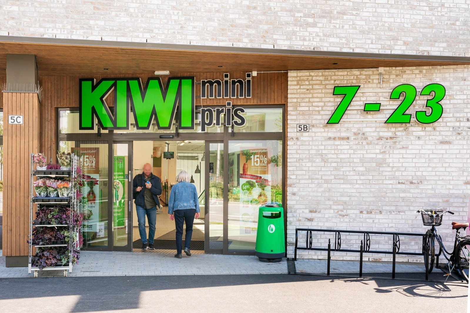 Nabolaget | Det er mange butikker på Ensjø, som Kiwi, Rema 1000 og Spar. Galleribilde