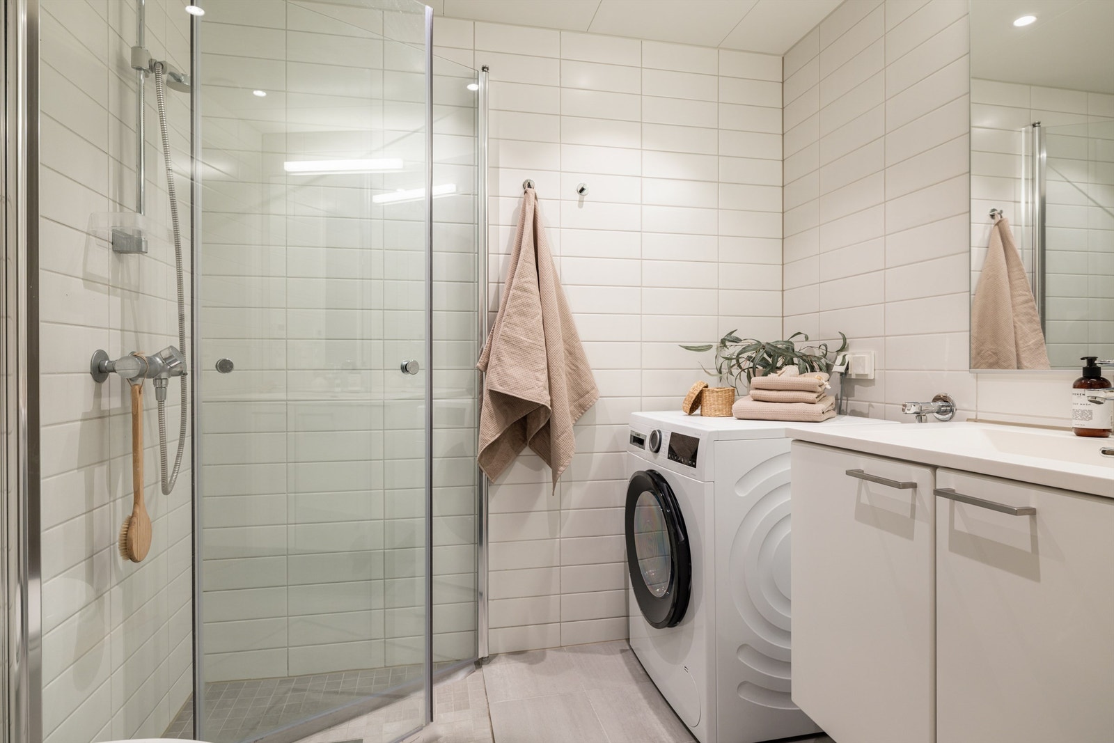 Leiligheten har et innbydende bad på ca. 3,4 m². Galleribilde