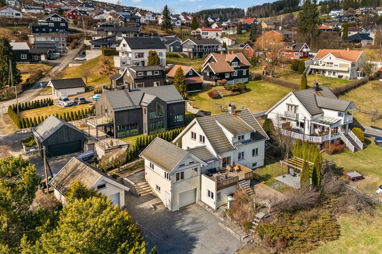 Boligen ligger fint til i et rolig og barnevennlig nabolag. Galleribilde