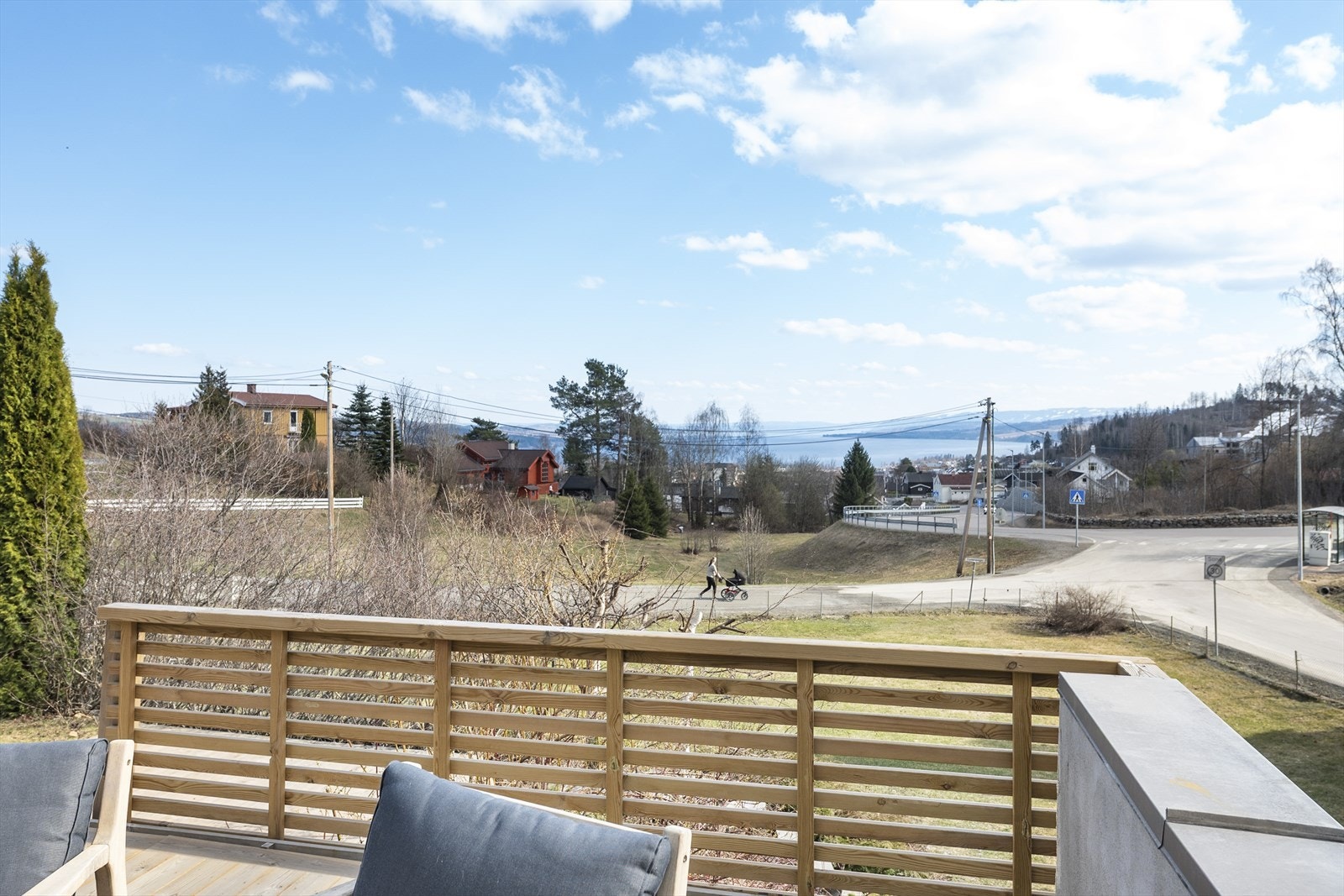 Mjøsutsikt fra terrassen. Galleribilde