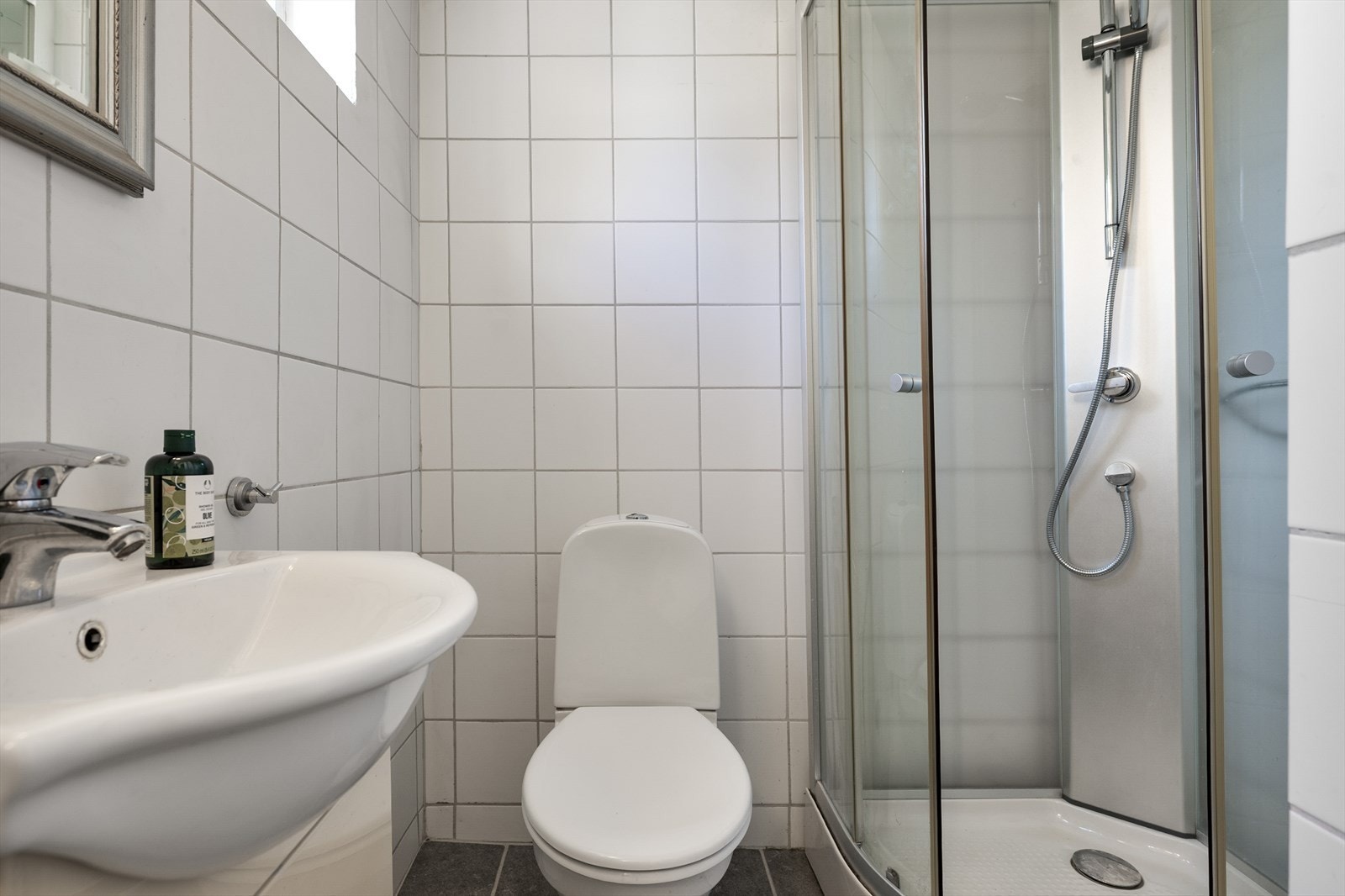 Vaskerom/bad i kjelleren Galleribilde