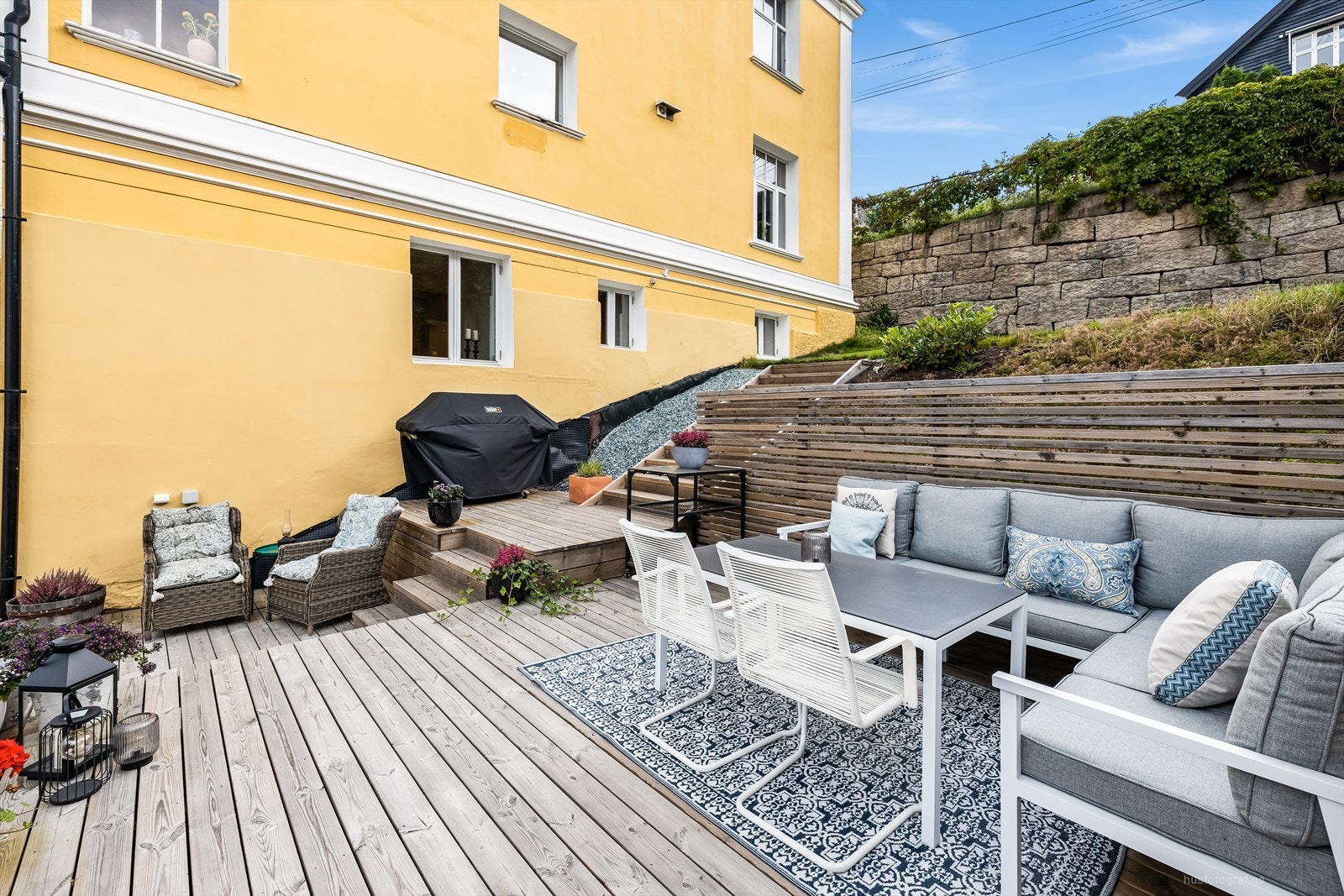 Pent opparbeidet med bed og hekker Galleribilde
