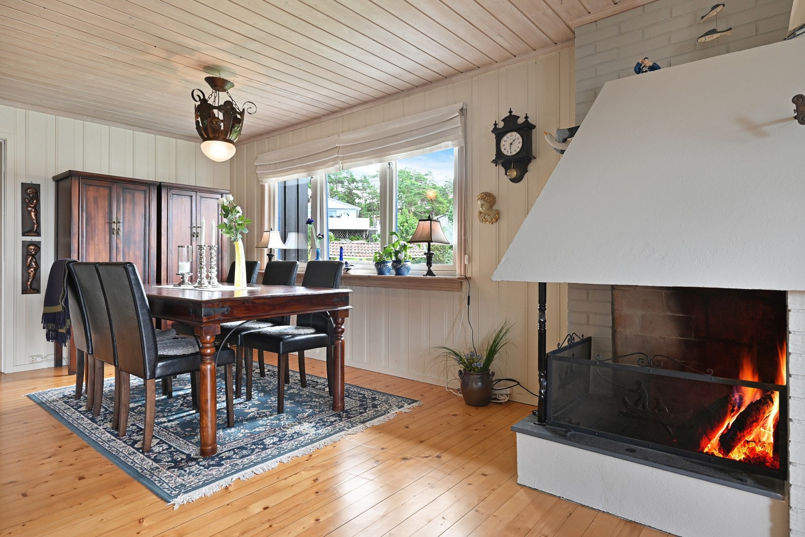 Åpen peis til sene høstkvelder. Galleribilde