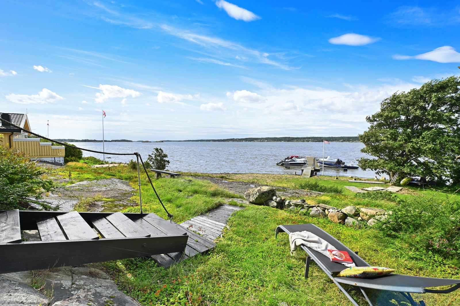 Like ned for eiendommen er det en fellesbrygge og bademuligheter. Galleribilde