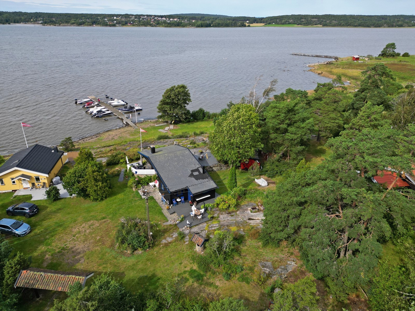 Det følger ikke båtplass med eiendommen, men plasser som ikke er i bruk leies ut. Galleribilde