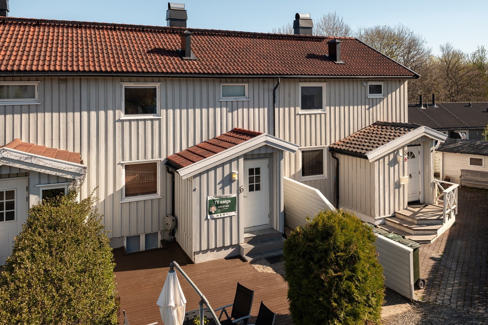 Rekkehuset går over 3 plan fordelt på 126m², med godkjent og innredet kjeller. Galleribilde