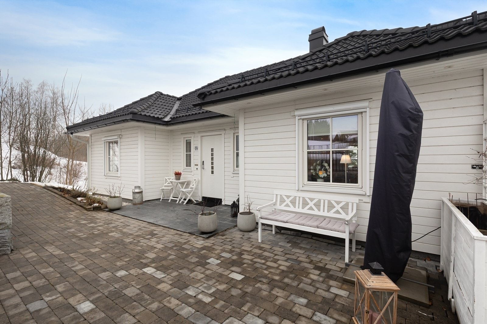 Ved inngangsparti er det varme under skifersteinen. Galleribilde