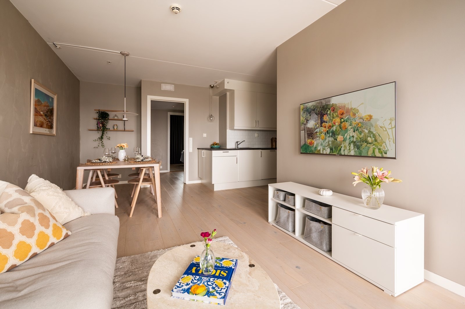 Leiligheten har en gjennomgående og smart planløsning. Galleribilde