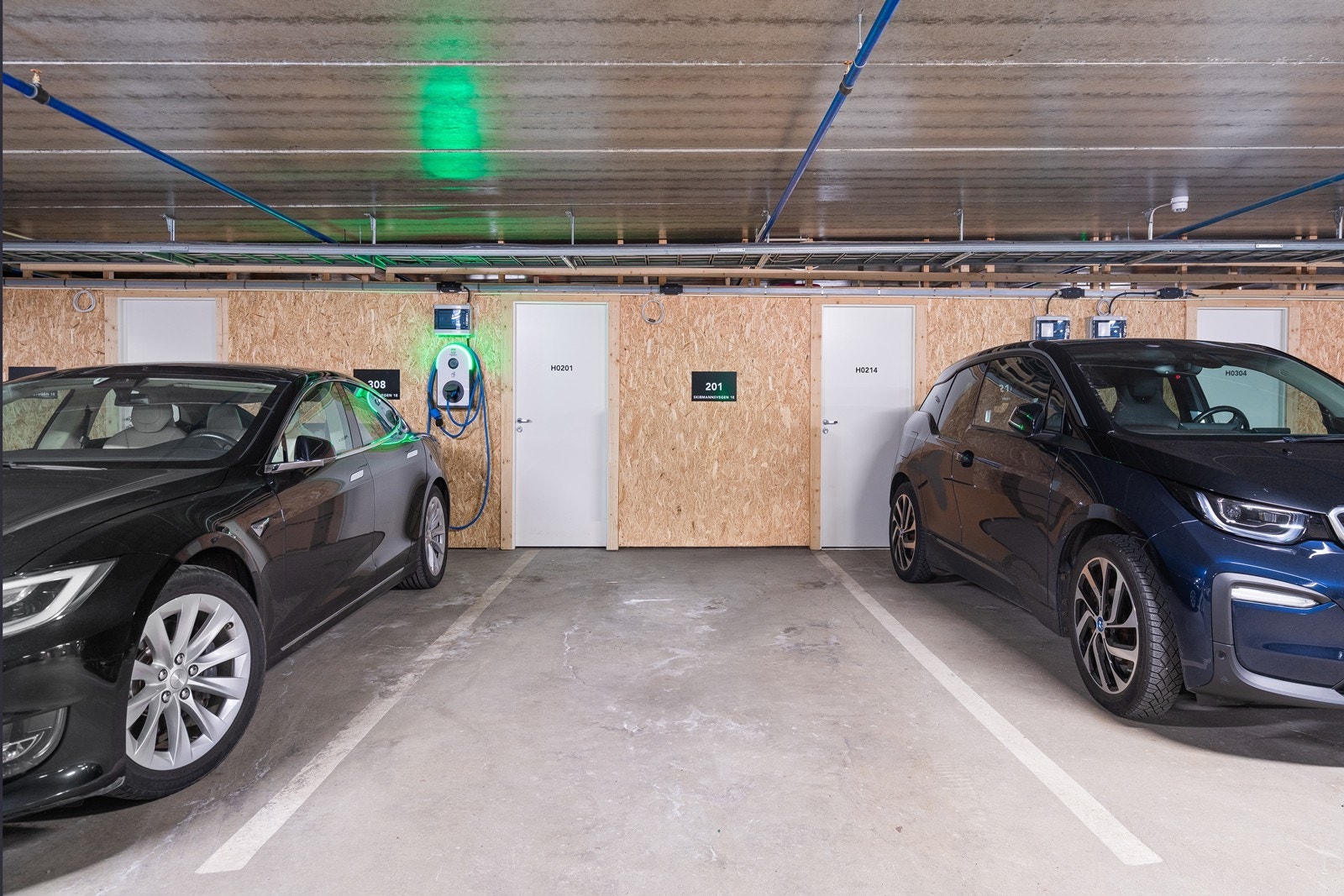 Egen parkeringsplass i anlegg. Galleribilde